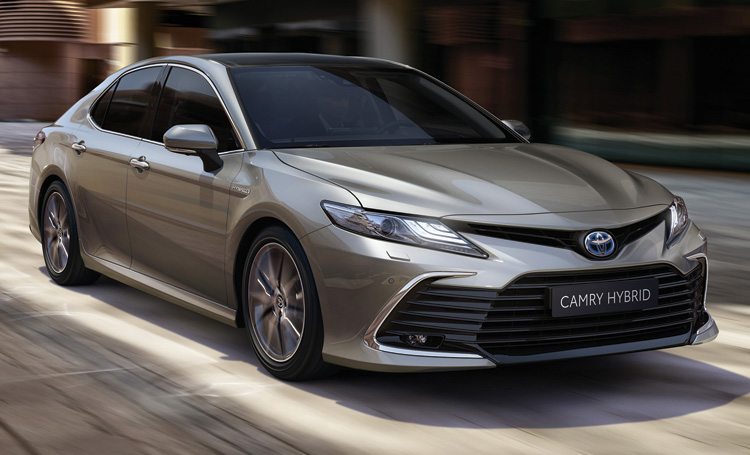 Toyota Camry retorna ao Brasil exclusivamente em versão híbrida